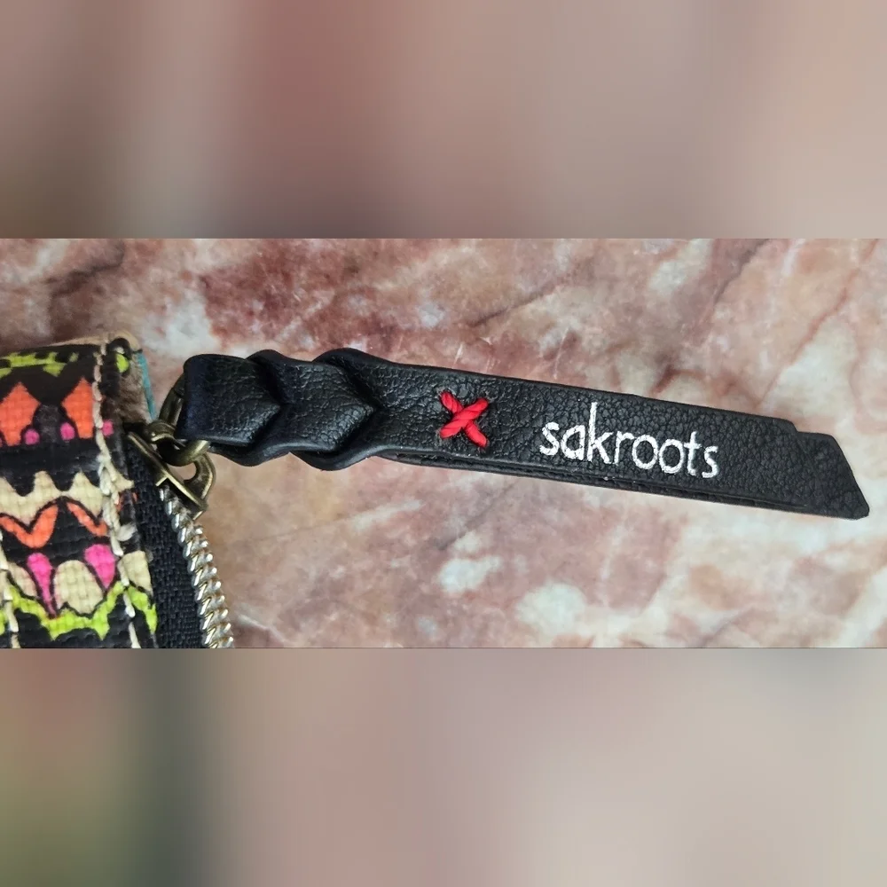 Sakroots Zip Wallet Purse Coated Canvas Peace Sign Design Many Pockets NO STRAP